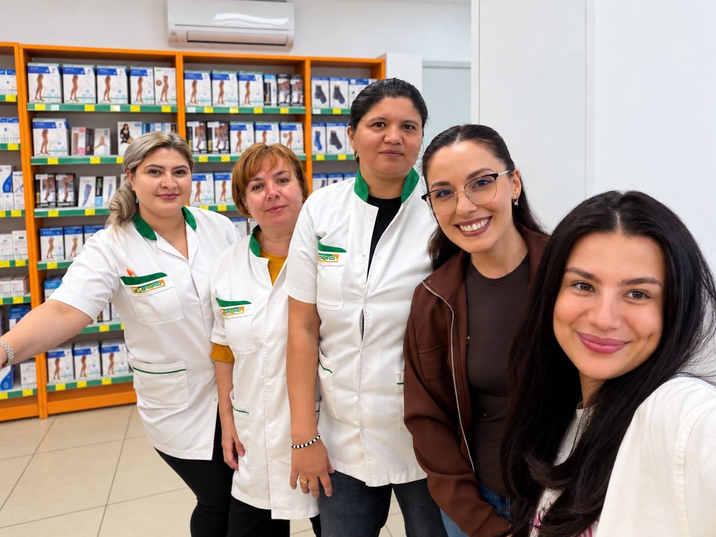 La Catena Pas cu Pas, alături de Cătălina Panait, directoare de marketing, și echipa magazinului